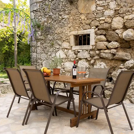 Holiday home Sanctuary 1887 Petaleia